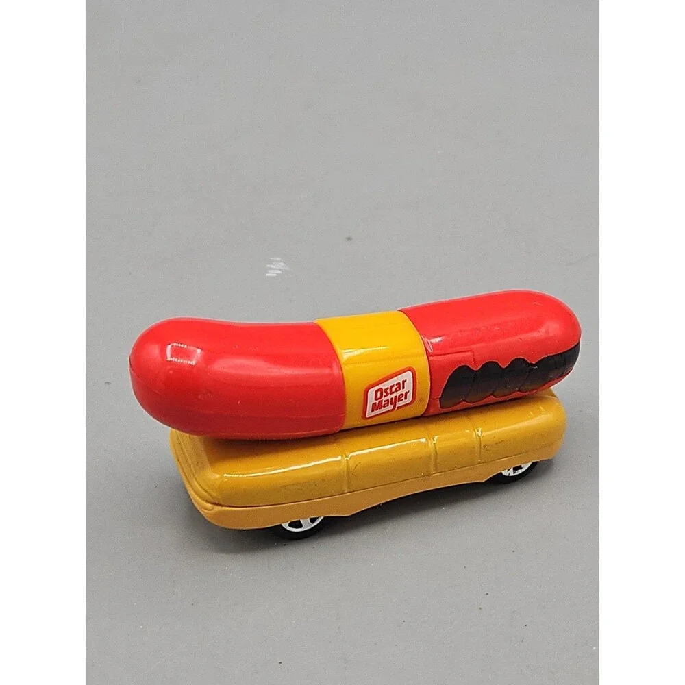 VINTAGE 1993 HOT WHEELS OSCAR MAYER WIENERMOBILE DIECAST 1:64 SCALE CAR TOY